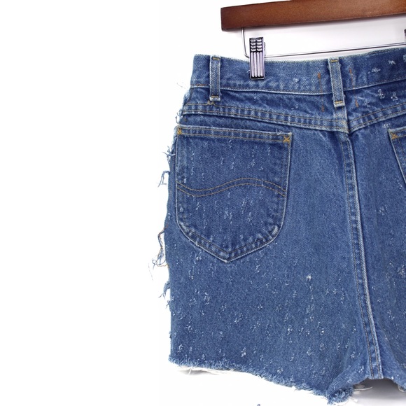 LF Furst of a Kind Distressed Mom Jean Shorts 27 - Picture 9 of 11